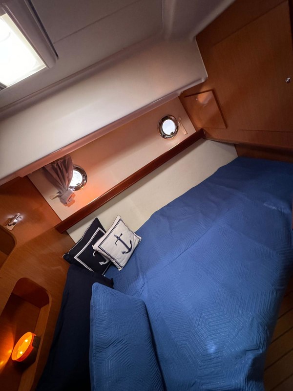2010 BENETEAU SWIFT TRAWLER 42