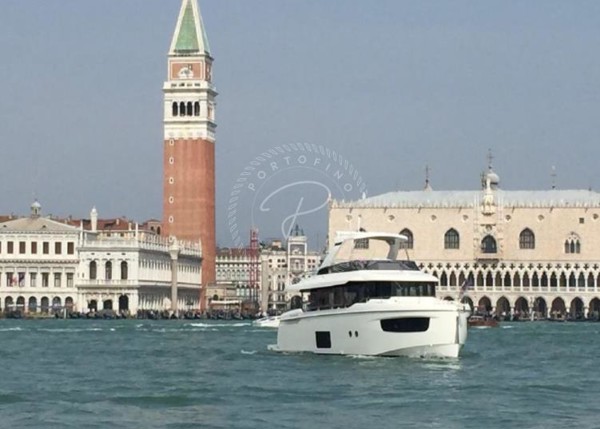 2016 ABSOLUTE NAVETTA 52
