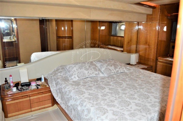 2001 FERRETTI YACHTS 80