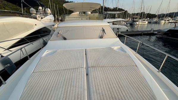 2004 FERRETTI YACHTS 590