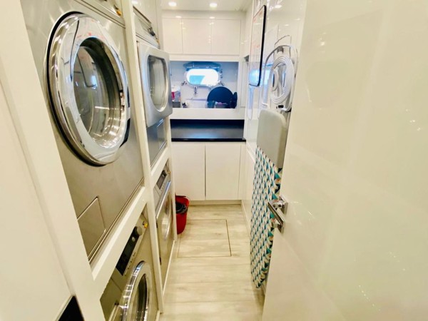 2015 MANGUSTA 132