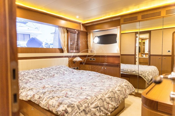 2006 FERRETTI 690 ALTURA