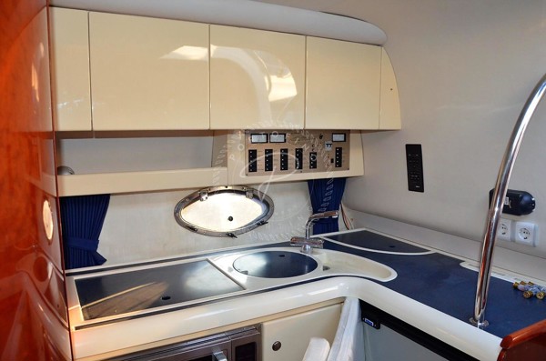 1999 FAIRLINE TARGA 37
