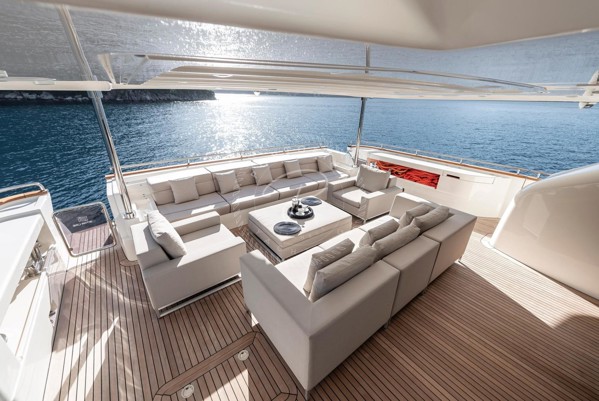 2013 FERRETTI CUSTOMLINE 124