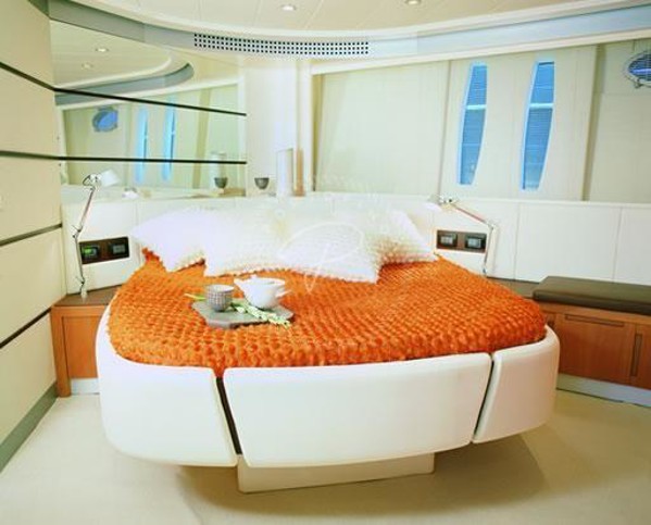 2005 PERSHING 62
