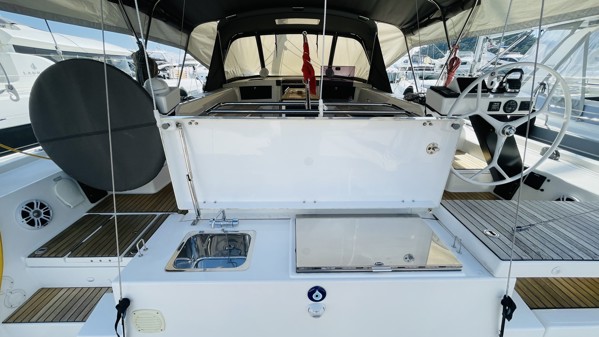 2021 DUFOUR 530