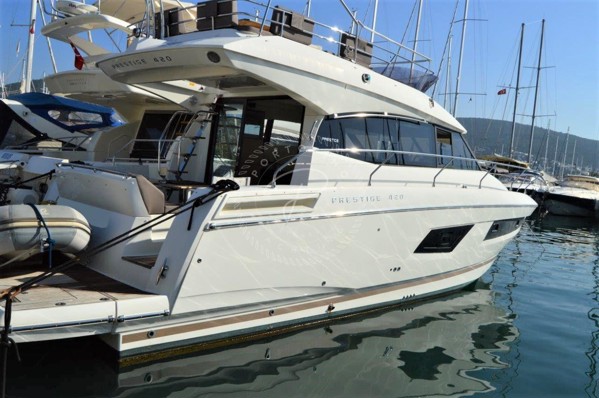 2015 PRESTIGE 420 FLY