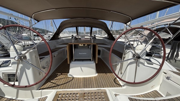 2011 JEANNEAU 53