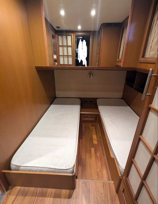 2006 MOCHI CRAFT DOLPHIN 51