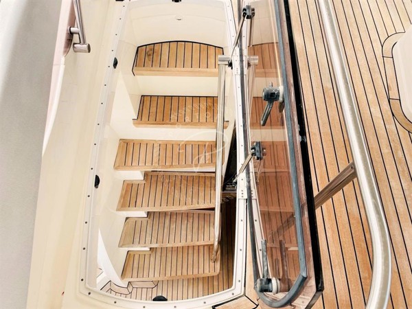 2009 FAIRLINE PHANTOM 48