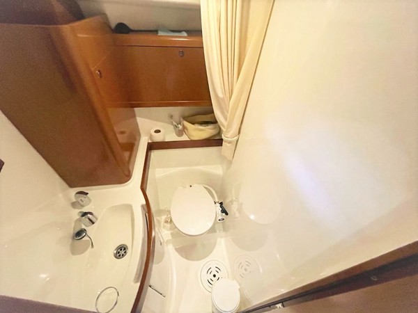 2010 BENETEAU OCEANIS 40 