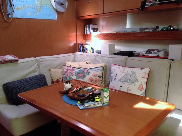 2011 BAVARIA 43 HT