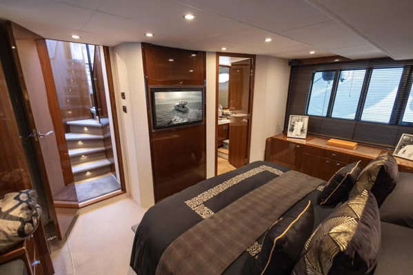 2012 PRINCESS 64