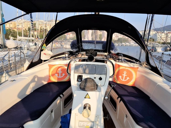 2005 BAVARIA 38 CRUISER