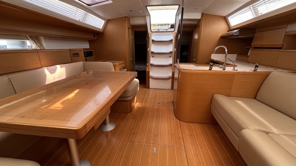2011 JEANNEAU 53
