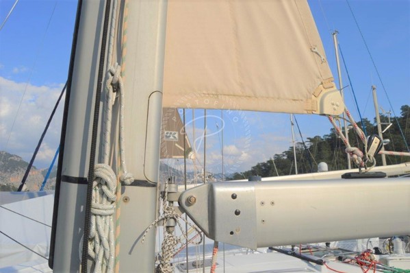 2005 DUFOUR 44