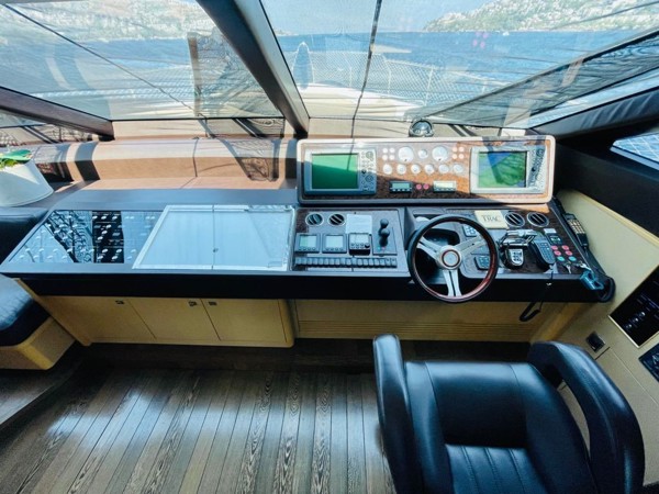 2010 PRINCESS 85
