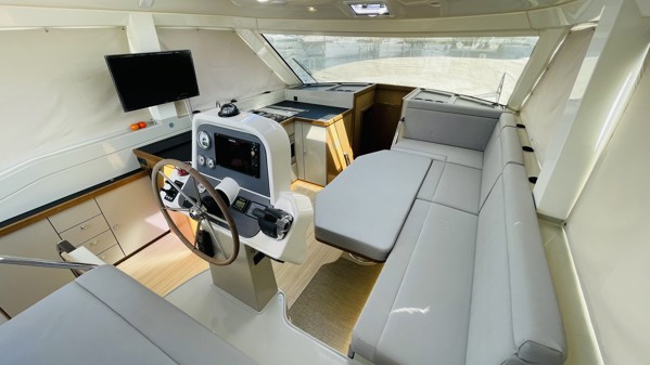 2018 BAVARIA E40 SEDAN 
