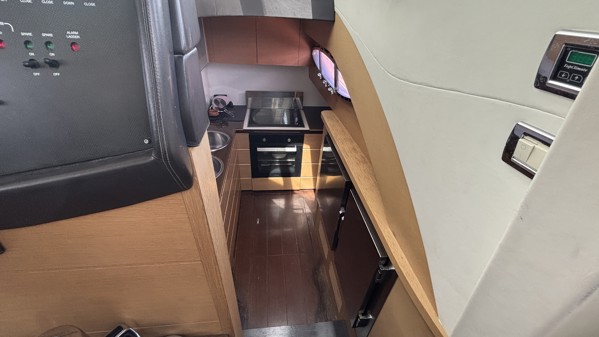 2012 PERSHING 72
