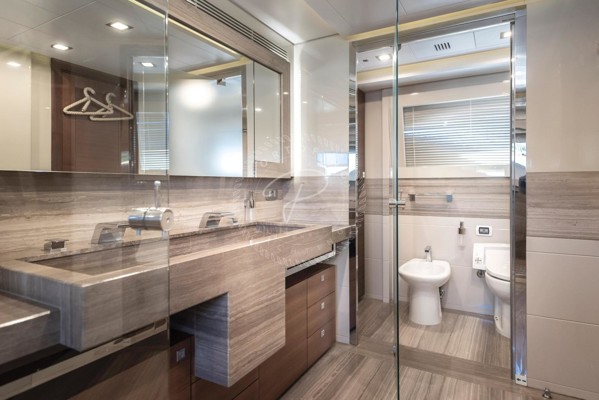 2013 FERRETTI CUSTOMLINE 124