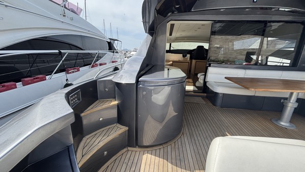 2012 PERSHING 72