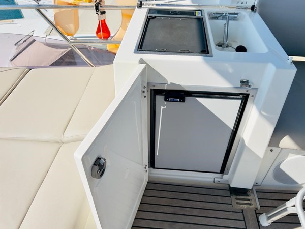 2021 PRESTIGE 420 FLY