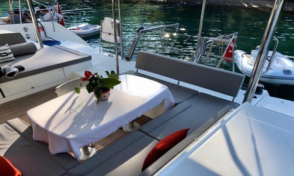 2011 LAGOON 450 F