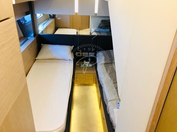 2016 FERRETTI 750
