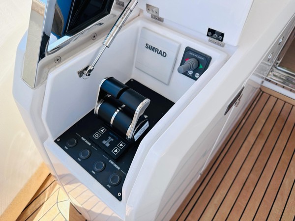 2022 FERRETTI 780