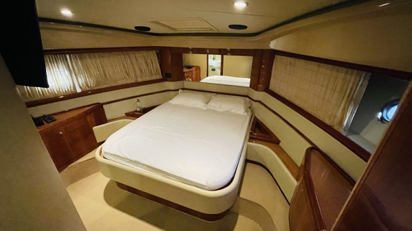 2004 FERRETTI YACHTS 590
