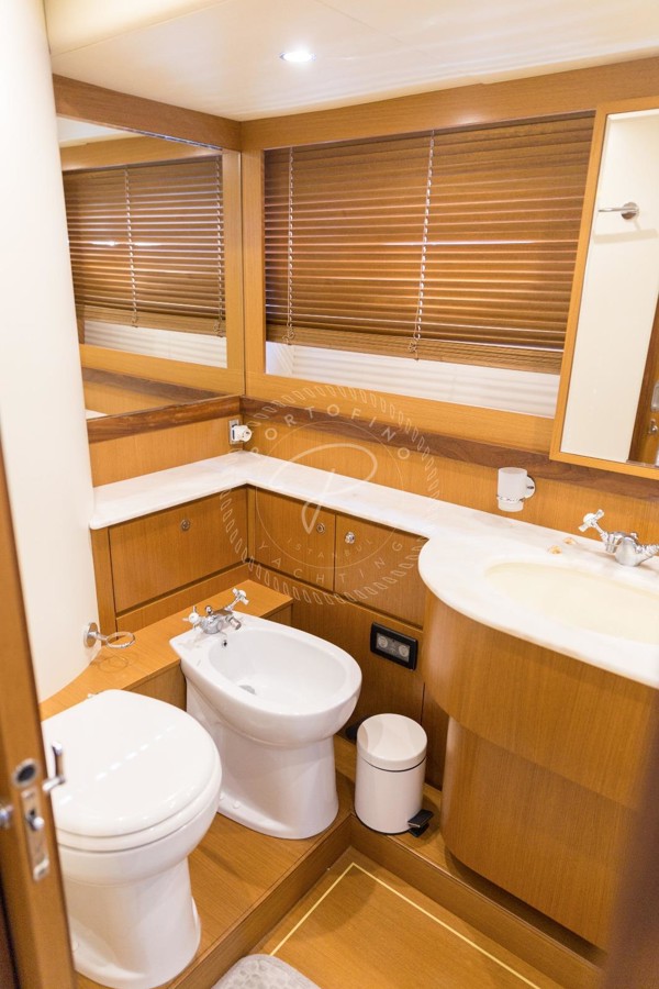 2006 FERRETTI 690 ALTURA