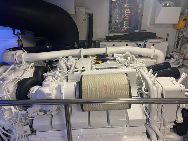 2021 FERRETTI YACHTS 920