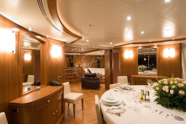 2007 | 2017 BENETTI VISION 145
