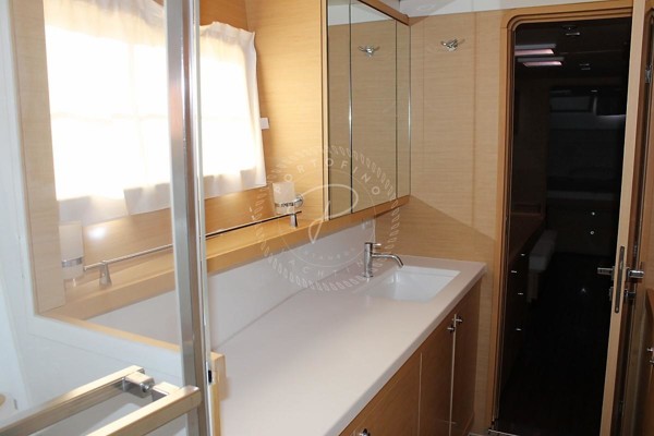 2011 LAGOON 450 F