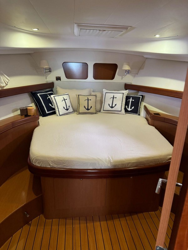 2010 BENETEAU SWIFT TRAWLER 42