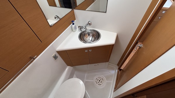 2011 JEANNEAU 53