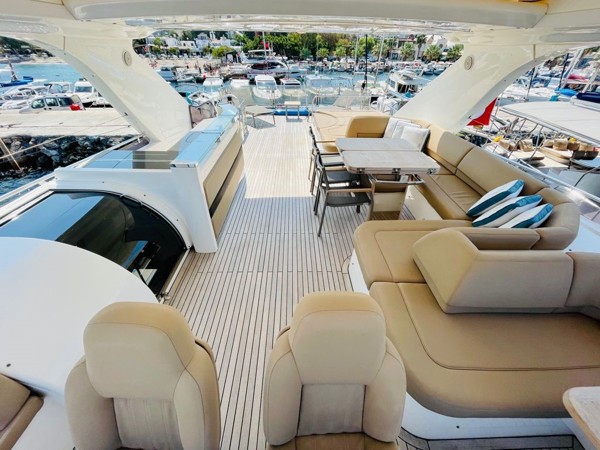2010 PRINCESS 85