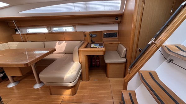2011 JEANNEAU 53