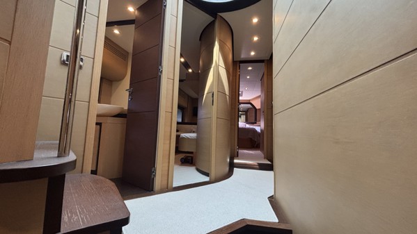 2012 PERSHING 72