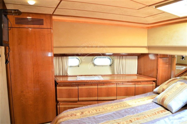 2001 FERRETTI YACHTS 80