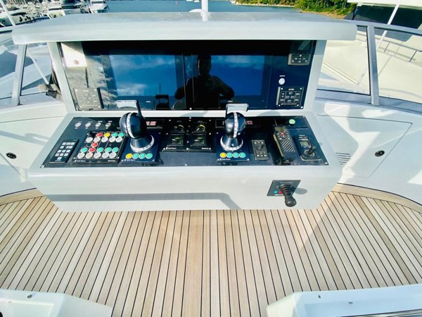 2015 MANGUSTA 132