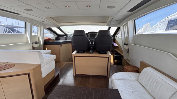 2012 PERSHING 72