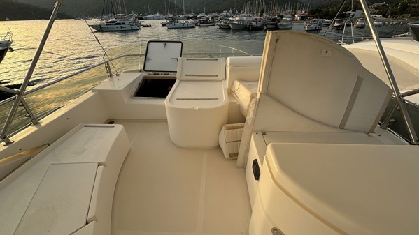 2004 FERRETTI YACHTS 590
