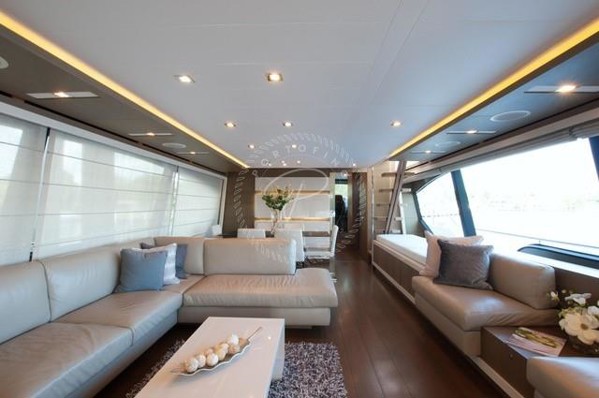 2014 FERRETTI 870 FLY