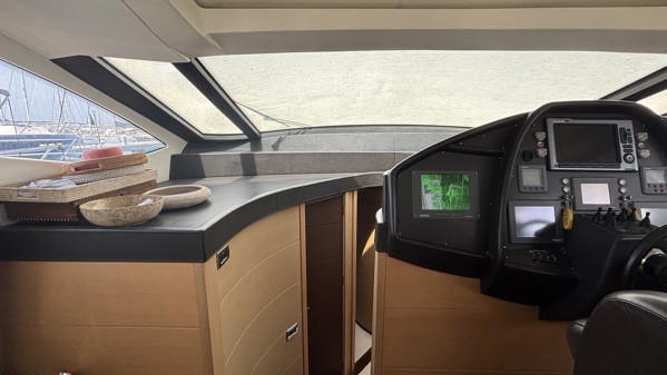 2012 PERSHING 72