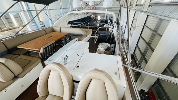 2012 PRINCESS 64