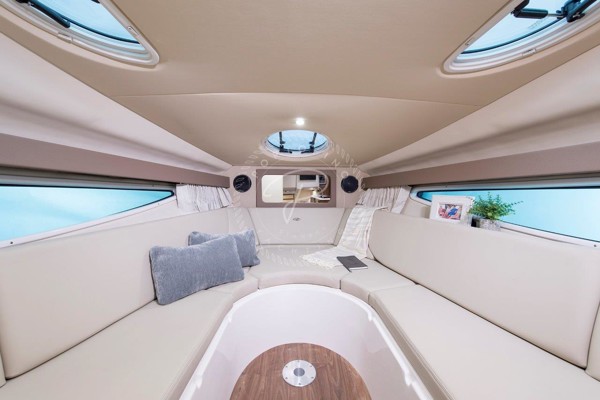 2019 REGAL 28 EXPRESS