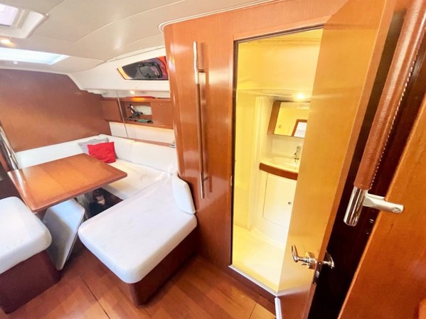 2010 BENETEAU OCEANIS 40 