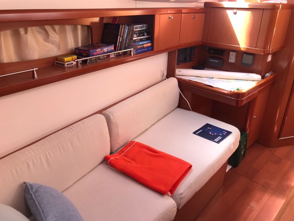 2008 BENETEAU OCENAIS 37
