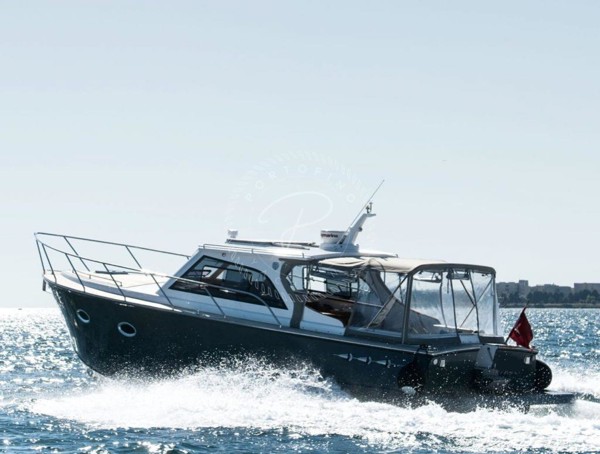 2015 YUKA 12MT LOBSTER